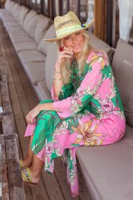 Place-du-Soleil-online-shop
langes grün pinkes Kleid